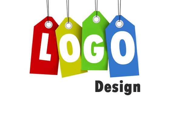 beyaz arka planda renkli dört etikette asılmış logo kelimesinin harfleri 