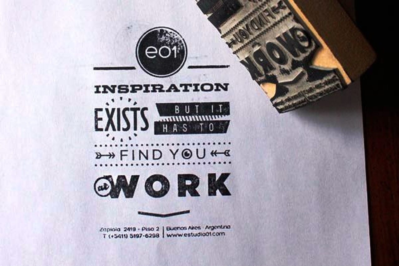 E01 Studio adlı firmanın infografik tasarım içeren kaşesi