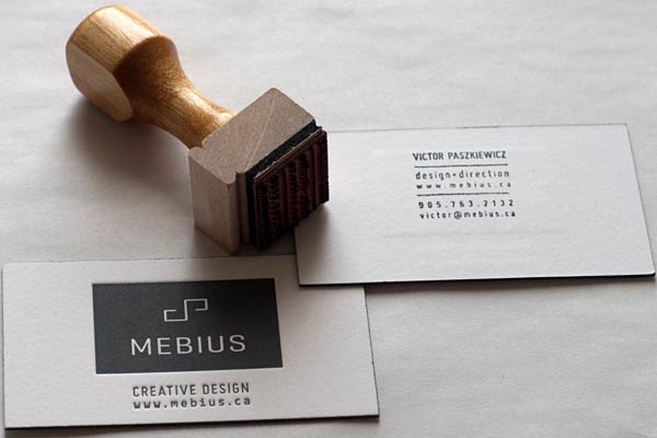 Kaşe örnekleri listesinde bulunan Mebius adlı firmaya ait ahşap kaşe ve kartvizit