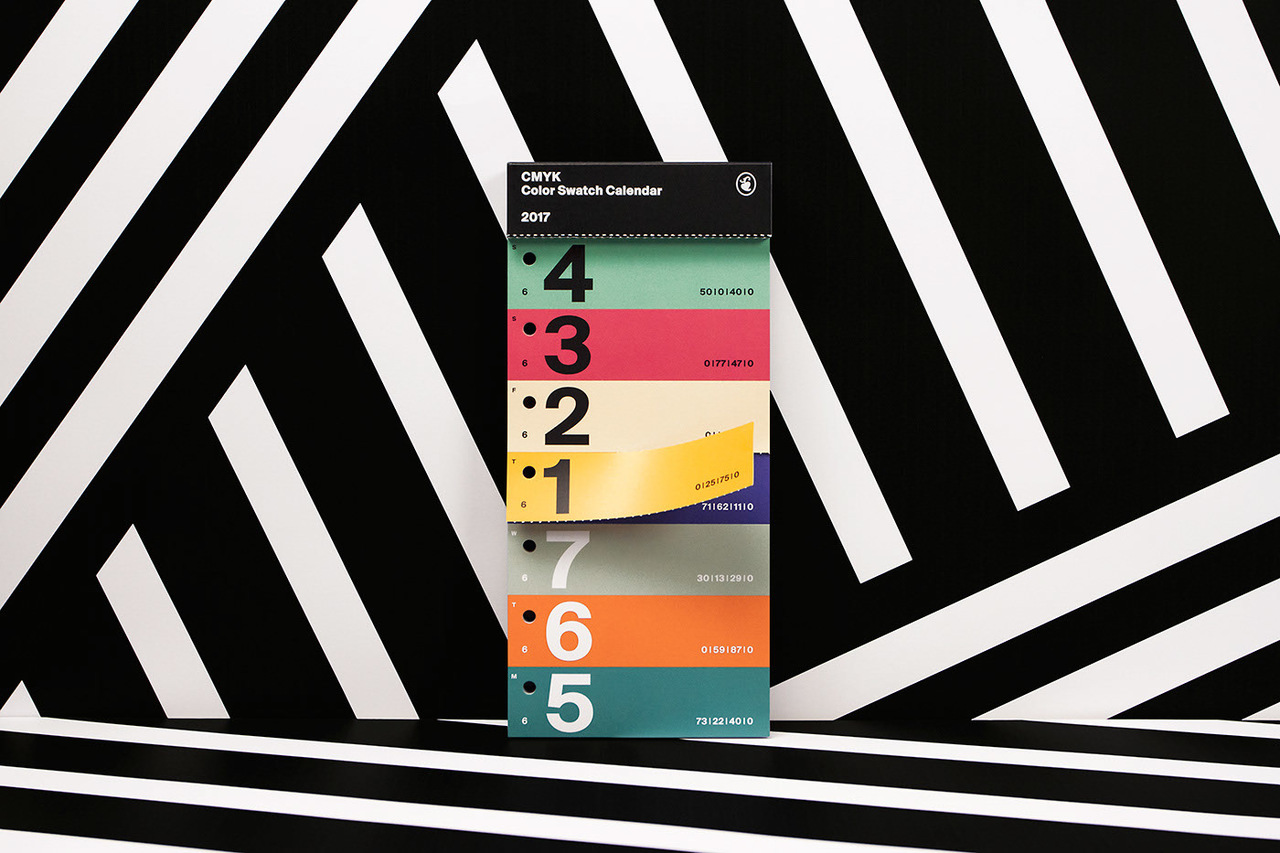 CMYK renklerinden yapılan rengarenk bir takvim örneği