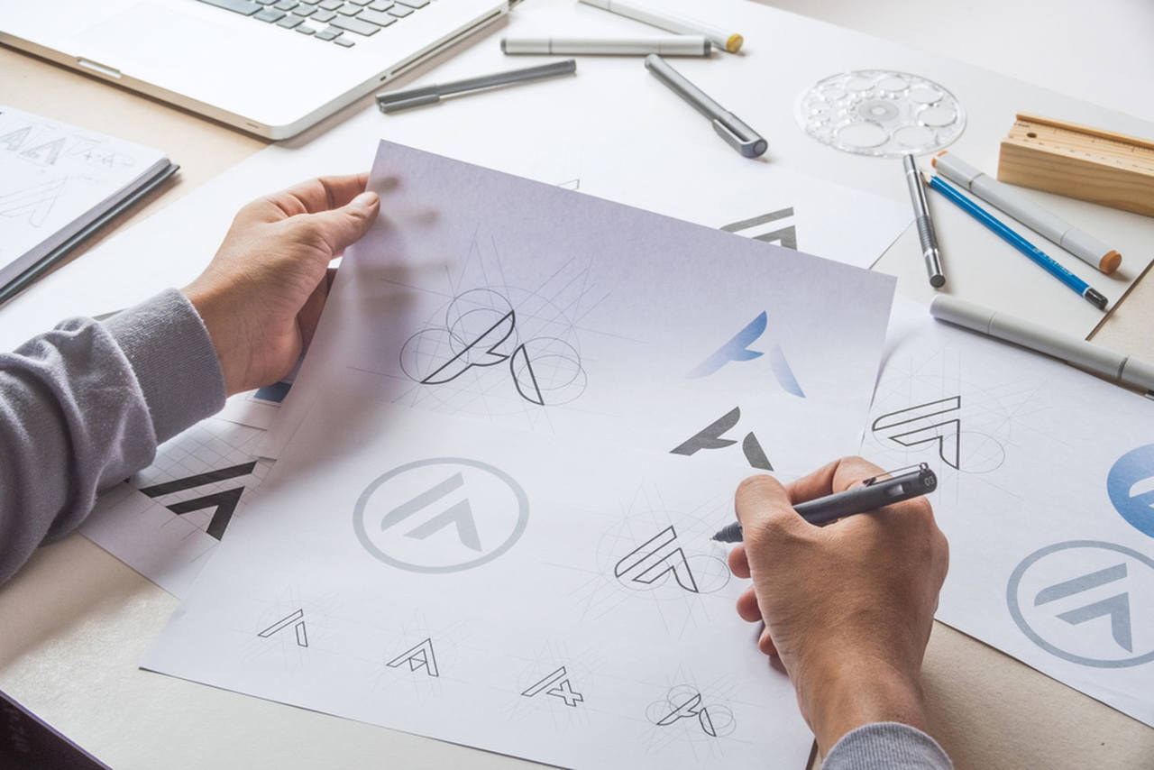 şirket logosu için yapılan çizimler