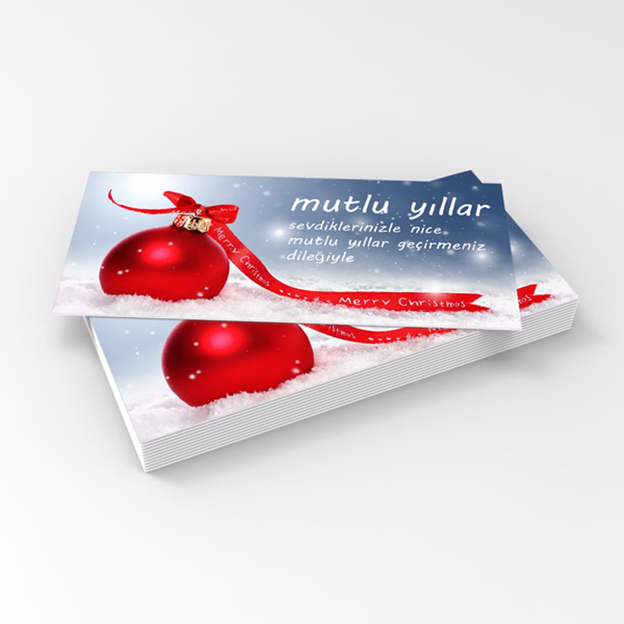 Üzerinde mutlu yıllar yazan mavi yılbaşı kartpostalı