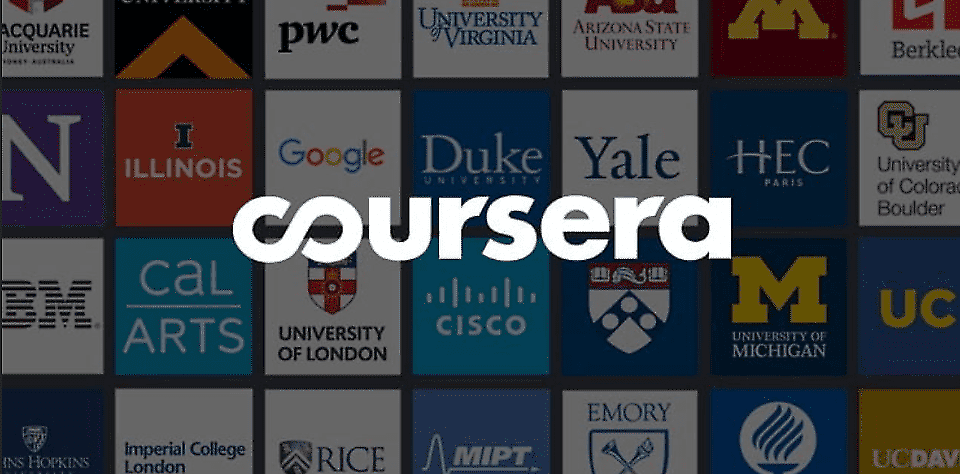 üniversite sembolleri önünde online eğitim platformu coursera'nın logosu